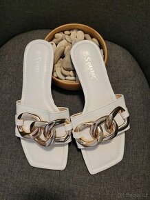 Bílé pantofle - 1