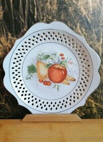 Starý porcelánový talíř