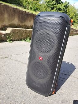 JBL 710