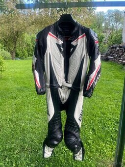 Kombinéza na motorku Dainese