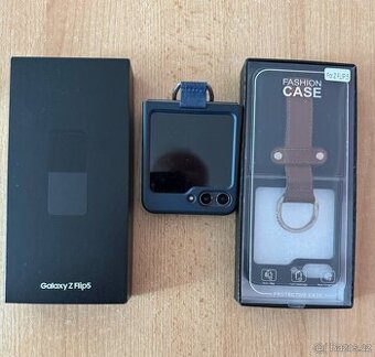 Samsung Z Flip 5 TOP STAV zaruka 8/2025