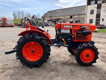 Japonský traktor Kubota B7001, profesionální repas
