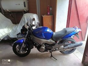 Koupím boční kryty (grily) chladiče na Honda X-11 Eleven