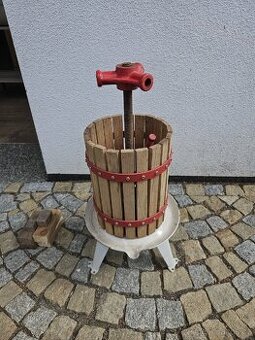 Dřevěný lis na víno