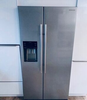 Americká lednice no frost Samsung výrobníkem ledu a+++