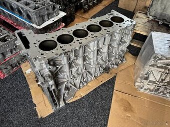 Blok motoru BMW N57D30 + nová kliková hřídel