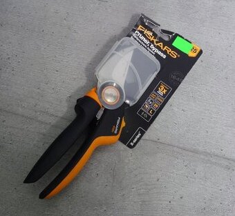 Zahradní nůžky Fiskars P961