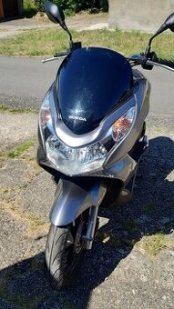 LEŠTĚNKA 2011 Honda pcx 125 pouze 11tis.km