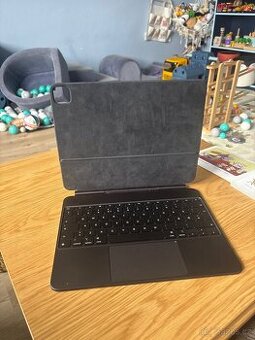 Magic Keyboard k 13palcovému iPadu Pro (M4)