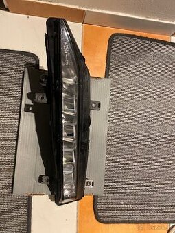 Levá přední mlhovka Superb III