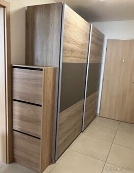 Šatní skříň /pojízdné dveře  ARSALA