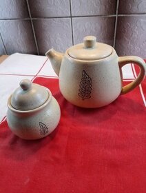 Porcelanova konvice s cukrenkou