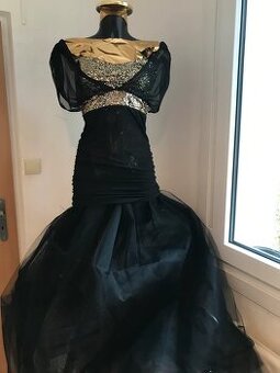 Guess plesove cerne zlate saty tylove fltrove 36