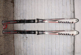 Skoro nové lyže 156 cm Volkl, skluznice bezvadná.