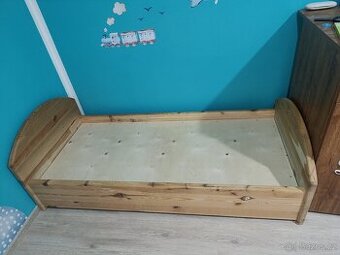 Dětská masivní postel