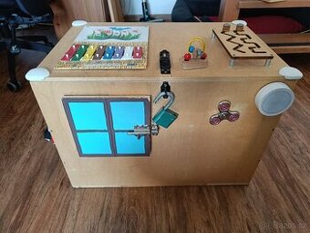 Activity board truhla