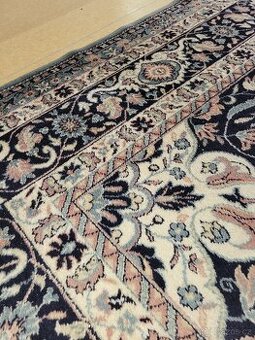 Modrý orientální koberec vintage