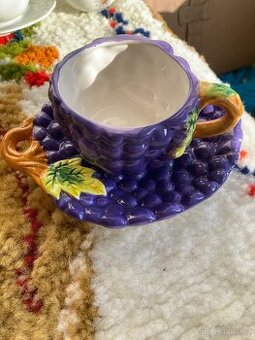 Dekorativní keramický set – Šálek s podšálkem „Hroznany“