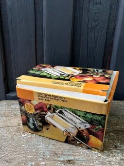 Nerezový strojek na domácí těstoviny