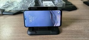 Držák telefonu na přístrojovou desku - samolepící