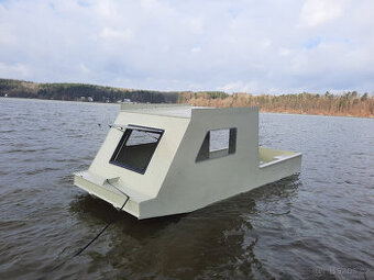 rybářská kajutová pramice