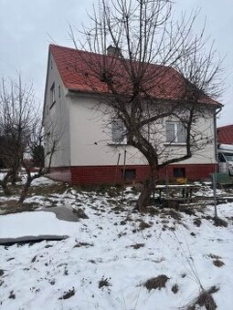 Rodinny dum + garaz + hospodarska budova Senov