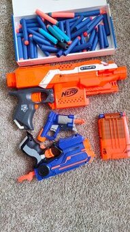 Nerf Elite Strype (automatická) a další Nerf a náboje