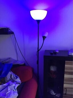 STOJANOVÁ LAMPA LED MULTICOLOR S DÁLK. OVLÁDÁNÍM