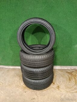 4ks NOVE letni 225/40/19 Goodyear