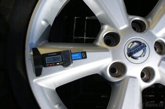original alu Nissan letni pneu rok 2024 TOP najeto 1000km