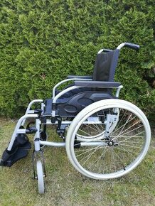 Mechanický invalidní vozík skládací