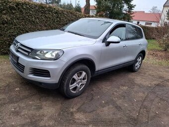 VW Touareg 3.0 TDI Klima .Alu Tažné Model Model 2011