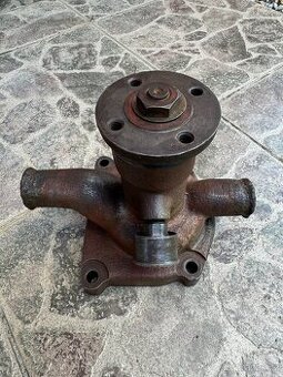 Vodní pumpu ( čerpadlo) asi na traktor