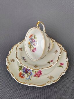 Porcelánova čajová sada s nádherným květinovým zdobeným