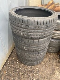 235/35r19