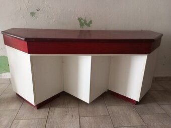 Pult,regály,vitrina za odvoz