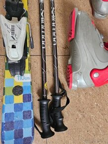 Lyže 110cm,+lyžáky 21-21,5 +hůlky 85cm