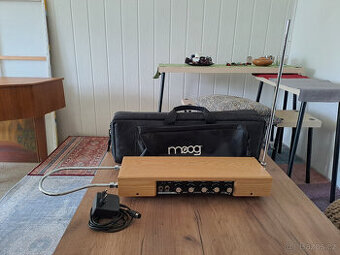 Moog Etherwave Theremin Plus + Brašna a napájecí adaptér