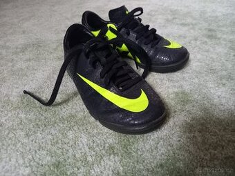 Chlapecké sálovky Nike č.31,5
