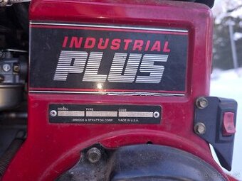 Malotraktor s motorem Briggs & Stratton 133432-0041-01 + pří