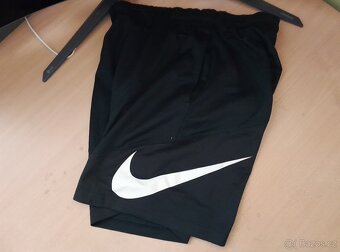 NIKE SPORTOVNÍ KRAŤASY PLAVKY ČERNÉ IHNED K PRODEJI