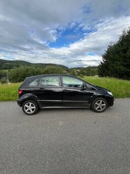 Mercedes Benz, B200