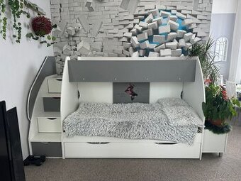 Dvoupatrová postel s úložným prostorem