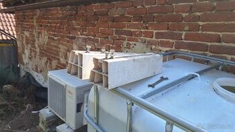 Nožky ke klimatizaci nebo tepelnému čerpadlu