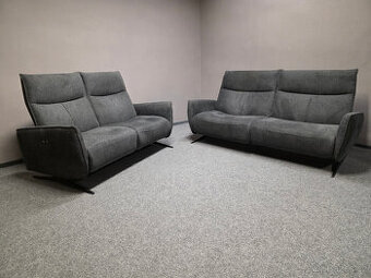 Elektricky polohovací sedačka 2+2 šedá látka