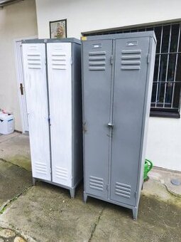 Plechová šatní skříň - 2 ks