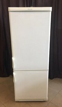 velká lednice Electrolux A+ s mrazákem