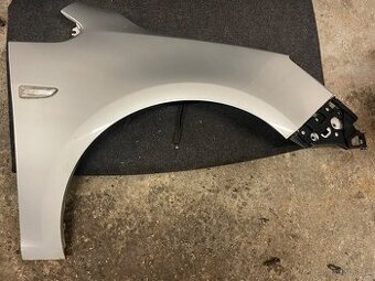 Opel Astra J facelift pravý blatník