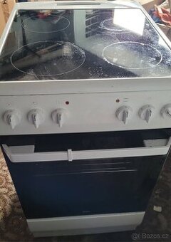 Elektrický sporák se sklokeramickou deskou Amica