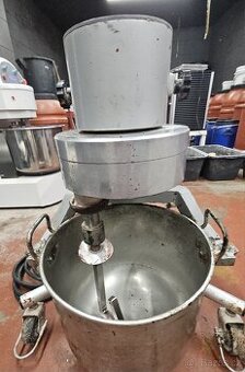 Prodám hnětač těsta